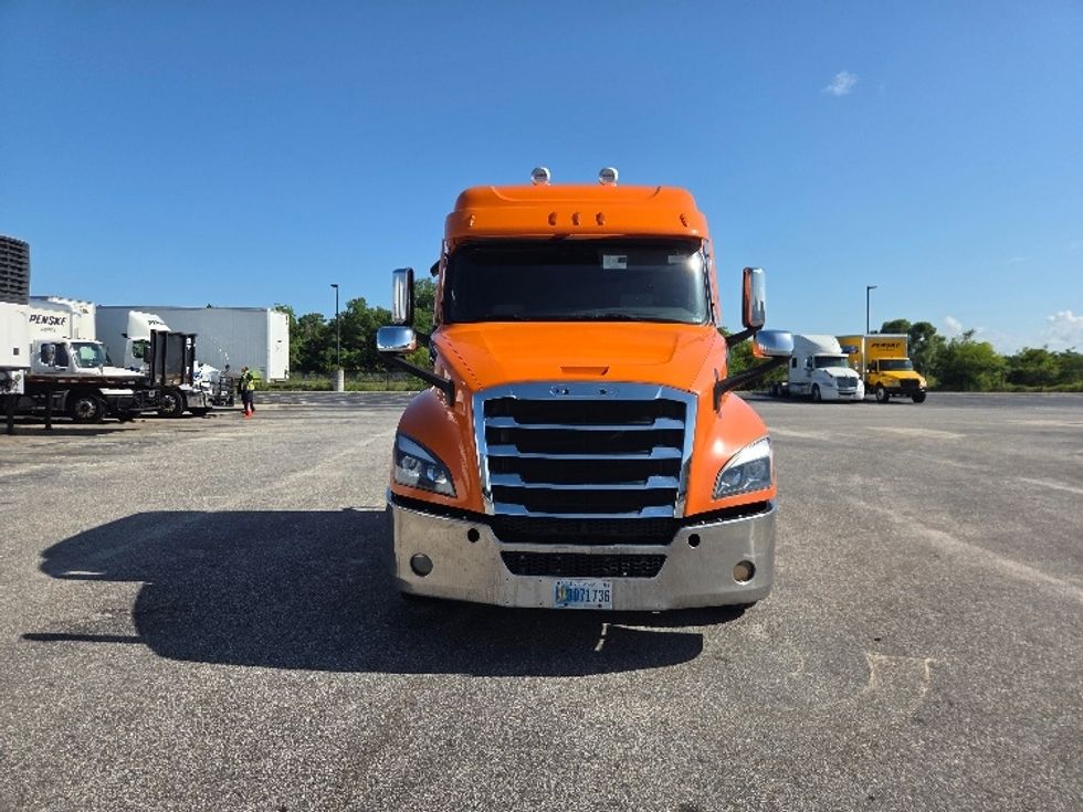 Sleeper Tractor-Heavy Duty Tractors-Freightliner-2021-T12664ST-Mobile-AL-648,277\n\t\tmiles-$ 48,000 - Image 2