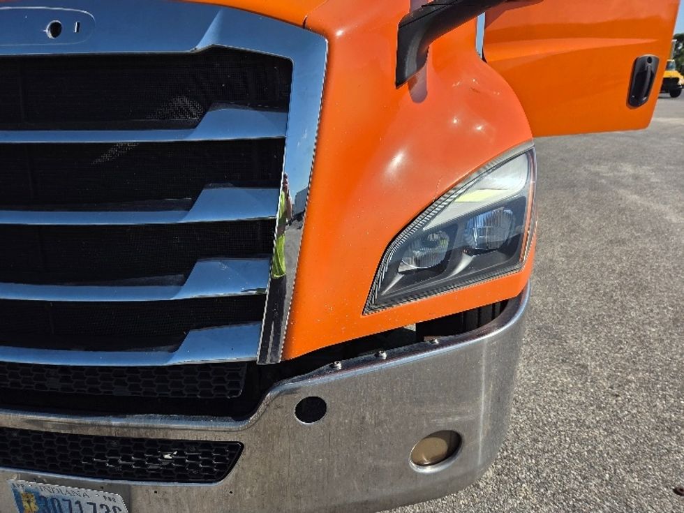 Sleeper Tractor-Heavy Duty Tractors-Freightliner-2021-T12664ST-Mobile-AL-648,277\n\t\tmiles-$ 48,000 - Image 22