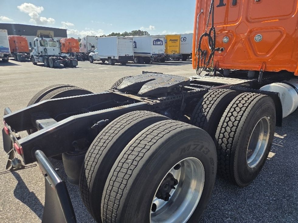 Sleeper Tractor-Heavy Duty Tractors-Freightliner-2021-T12664ST-Mobile-AL-648,277\n\t\tmiles-$ 48,000 - Image 23