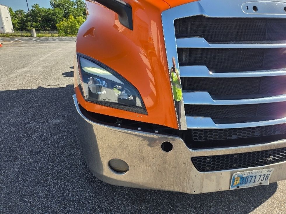 Sleeper Tractor-Heavy Duty Tractors-Freightliner-2021-T12664ST-Mobile-AL-648,277\n\t\tmiles-$ 48,000 - Image 25
