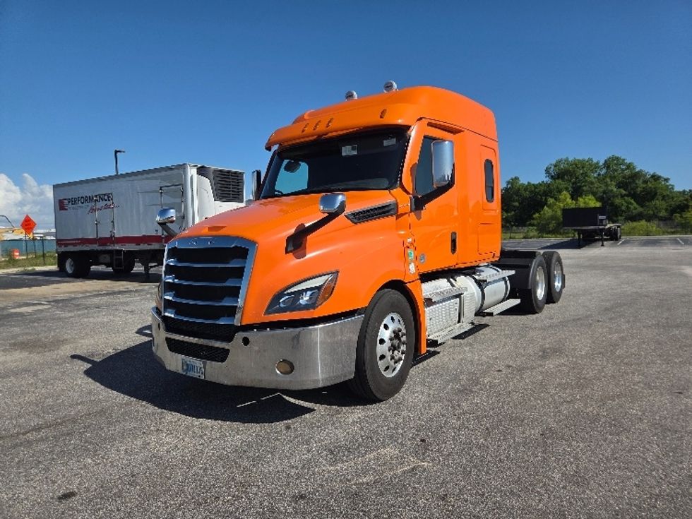 Sleeper Tractor-Heavy Duty Tractors-Freightliner-2021-T12664ST-Mobile-AL-648,277\n\t\tmiles-$ 48,000 - Image 3