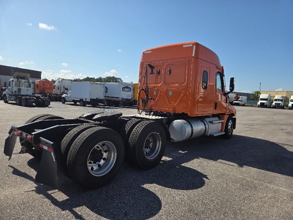 Sleeper Tractor-Heavy Duty Tractors-Freightliner-2021-T12664ST-Mobile-AL-648,277\n\t\tmiles-$ 48,000 - Image 7