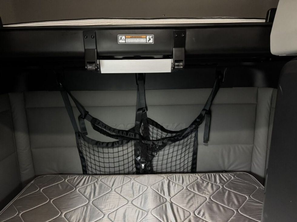 Sleeper Tractor-Heavy Duty Tractors-Freightliner-2021-T12664ST-Monroe-OH-512,765\n\t\tmiles-$ 61,000 - Image 13