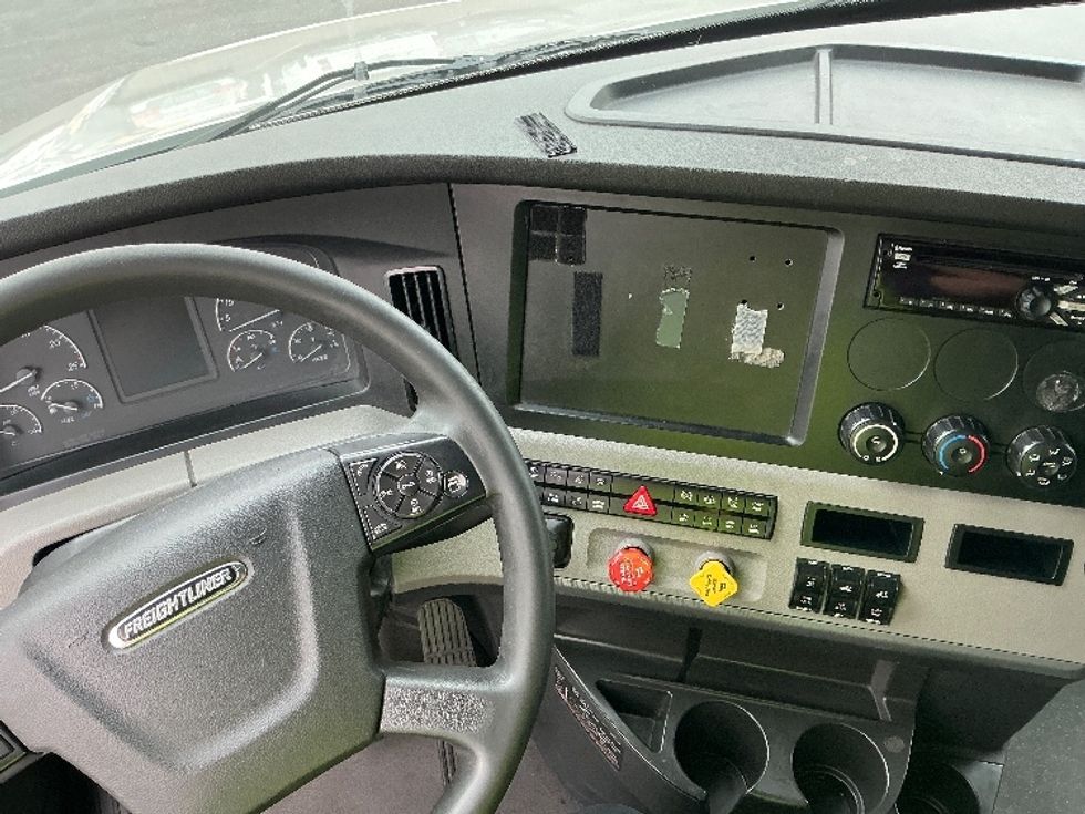 Sleeper Tractor-Heavy Duty Tractors-Freightliner-2021-T12664ST-Montebello-CA-539,114\n\t\tmiles-$ 70,000 - Image 11