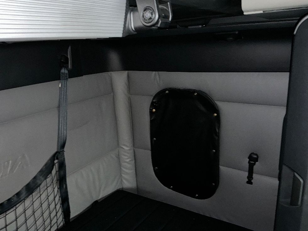 Sleeper Tractor-Heavy Duty Tractors-Freightliner-2021-T12664ST-Montebello-CA-539,114\n\t\tmiles-$ 70,000 - Image 18