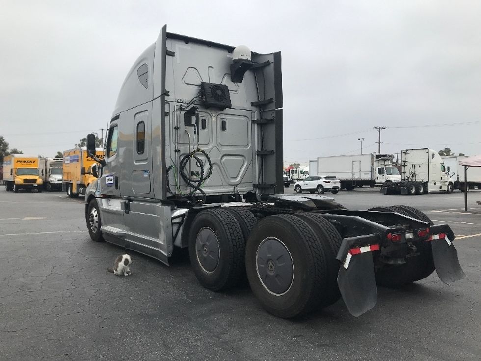 Sleeper Tractor-Heavy Duty Tractors-Freightliner-2021-T12664ST-Montebello-CA-539,114\n\t\tmiles-$ 70,000 - Image 5