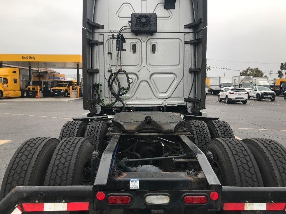 Sleeper Tractor-Heavy Duty Tractors-Freightliner-2021-T12664ST-Montebello-CA-539,114\n\t\tmiles-$ 70,000 - Image 6