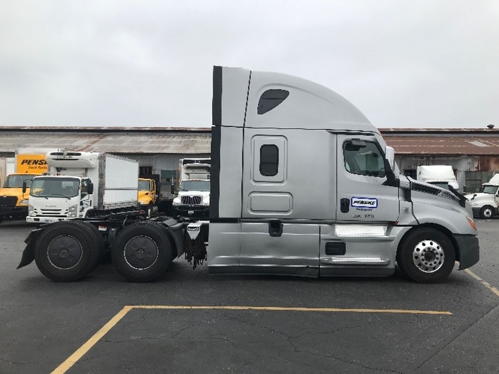 Sleeper Tractor-Heavy Duty Tractors-Freightliner-2021-T12664ST-Montebello-CA-539,114\n\t\tmiles-$ 70,000 - Image 8