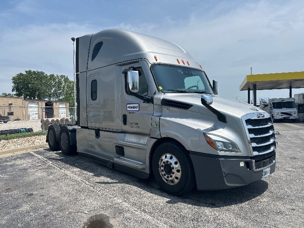 Sleeper Tractor-Heavy Duty Tractors-Freightliner-2021-T12664ST-Montebello-CA-539,128\n\t\tmiles-$ 67,500 - Image 1