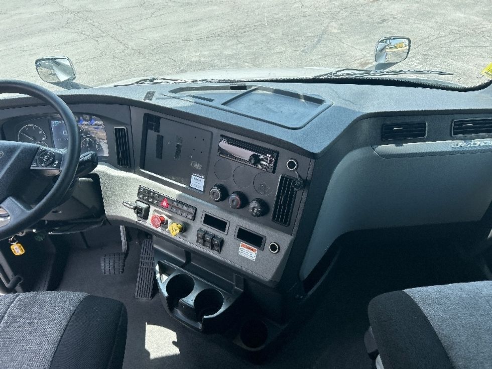 Sleeper Tractor-Heavy Duty Tractors-Freightliner-2021-T12664ST-Montebello-CA-539,128\n\t\tmiles-$ 67,500 - Image 12