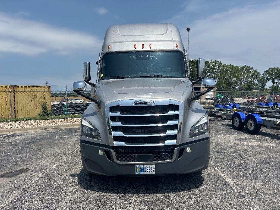 Sleeper Tractor-Heavy Duty Tractors-Freightliner-2021-T12664ST-Montebello-CA-539,128\n\t\tmiles-$ 67,500 - Image 2