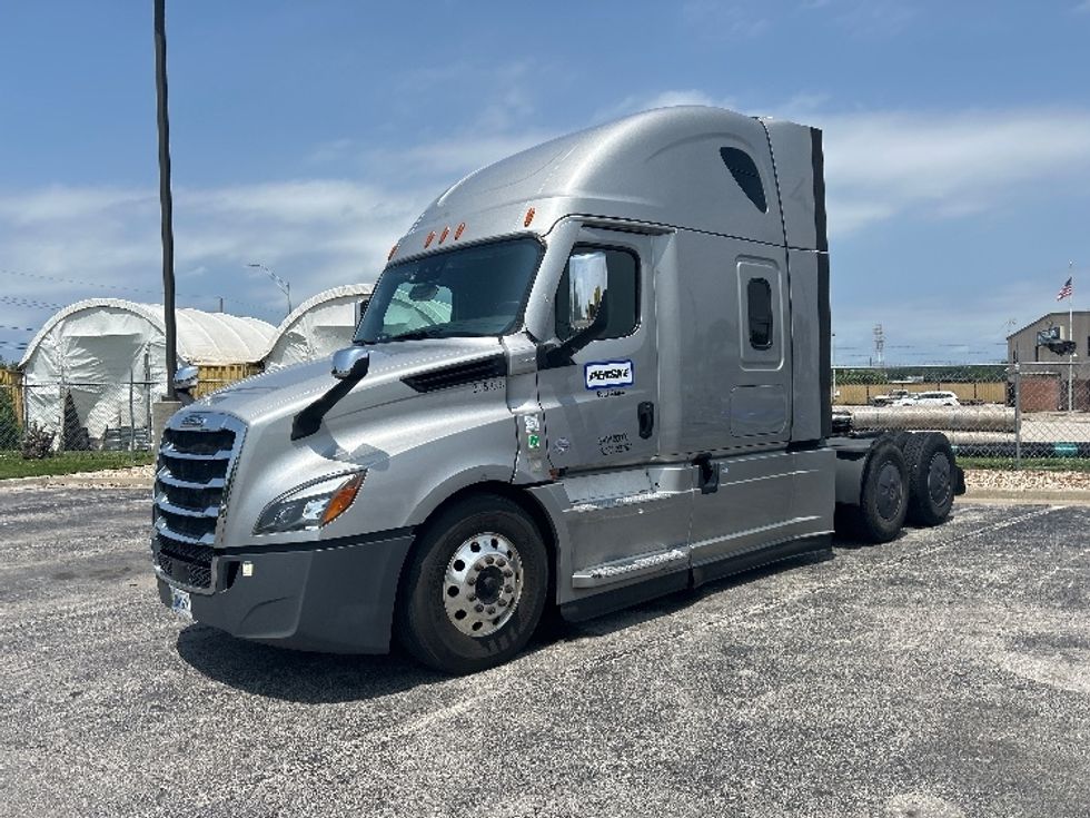 Sleeper Tractor-Heavy Duty Tractors-Freightliner-2021-T12664ST-Montebello-CA-539,128\n\t\tmiles-$ 67,500 - Image 3