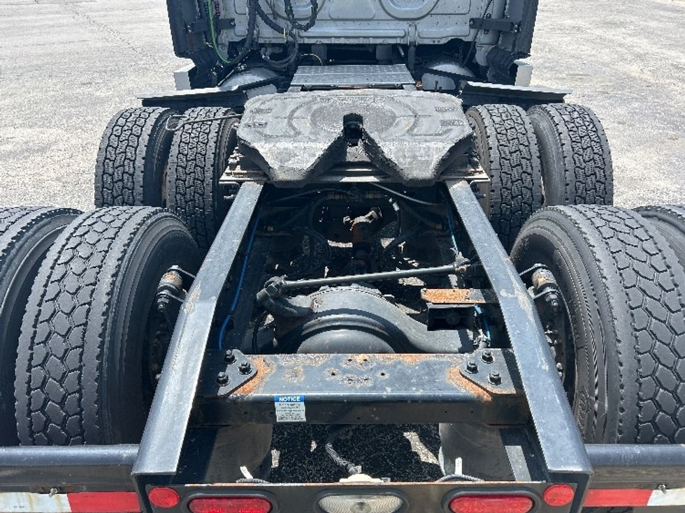 Sleeper Tractor-Heavy Duty Tractors-Freightliner-2021-T12664ST-Montebello-CA-539,128\n\t\tmiles-$ 67,500 - Image 6