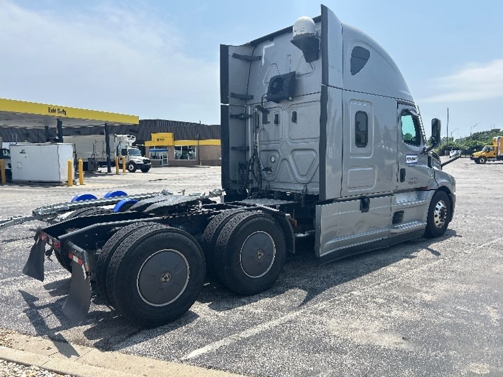 Sleeper Tractor-Heavy Duty Tractors-Freightliner-2021-T12664ST-Montebello-CA-539,128\n\t\tmiles-$ 67,500 - Image 7