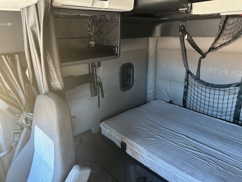 Sleeper Tractor-Heavy Duty Tractors-Freightliner-2021-T12664ST-Montgomery-AL-560,077\n\t\tmiles-$ 59,750 - Image 18