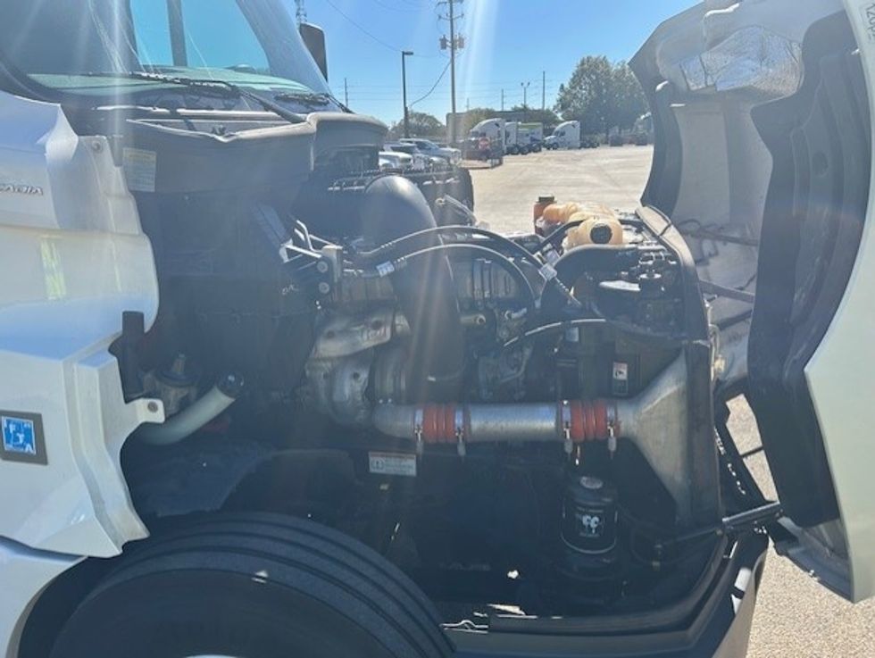 Sleeper Tractor-Heavy Duty Tractors-Freightliner-2021-T12664ST-Montgomery-AL-560,077\n\t\tmiles-$ 59,750 - Image 19