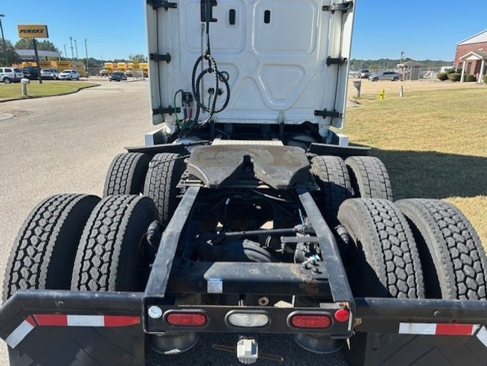 Sleeper Tractor-Heavy Duty Tractors-Freightliner-2021-T12664ST-Montgomery-AL-560,077\n\t\tmiles-$ 59,750 - Image 6