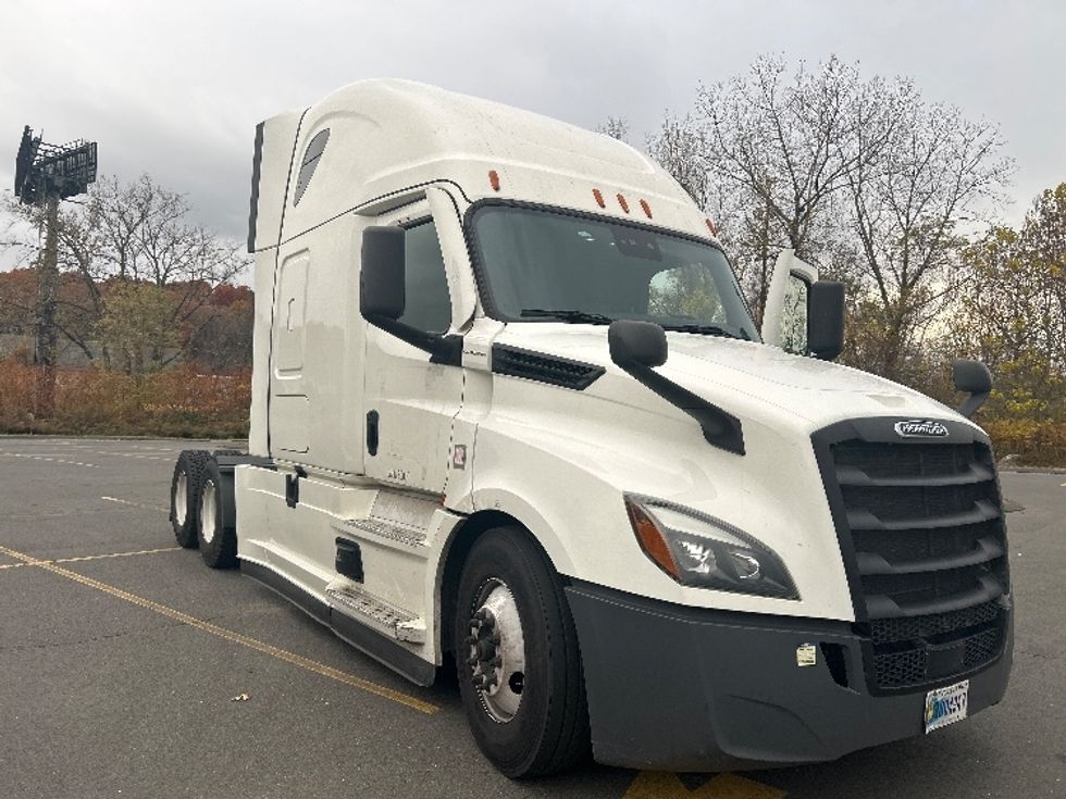 Sleeper Tractor-Heavy Duty Tractors-Freightliner-2021-T12664ST-Montgomery-NY-548,743\n\t\tmiles-$ 58,000 - Image 1