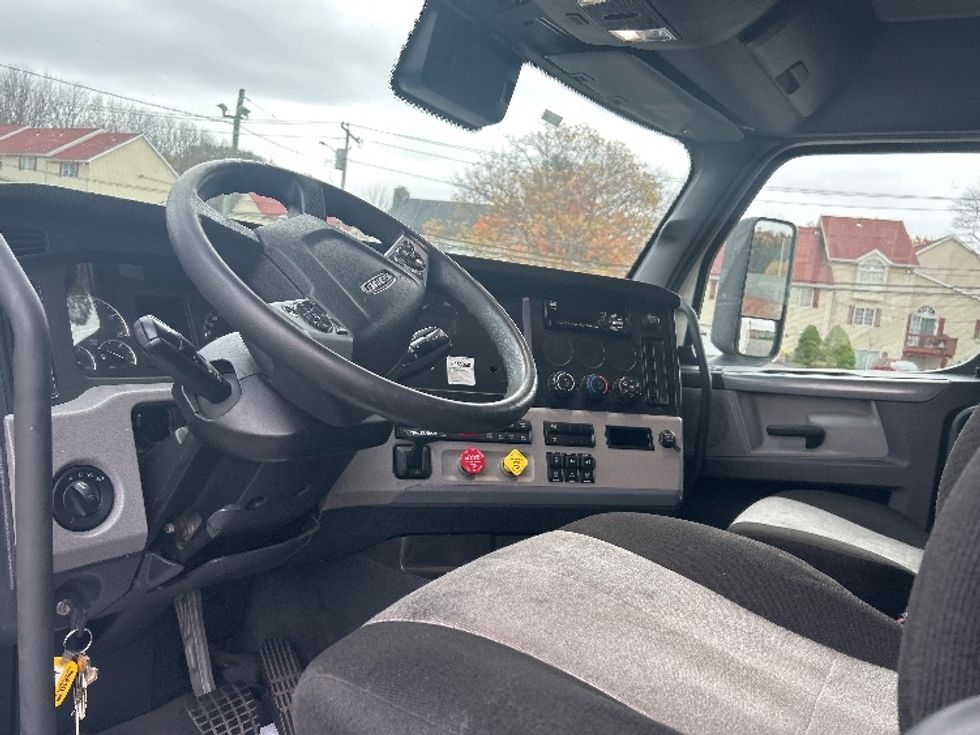 Sleeper Tractor-Heavy Duty Tractors-Freightliner-2021-T12664ST-Montgomery-NY-548,743\n\t\tmiles-$ 58,000 - Image 10