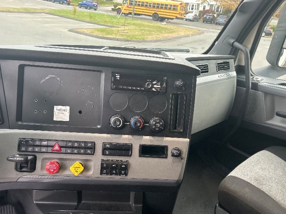 Sleeper Tractor-Heavy Duty Tractors-Freightliner-2021-T12664ST-Montgomery-NY-548,743\n\t\tmiles-$ 58,000 - Image 12