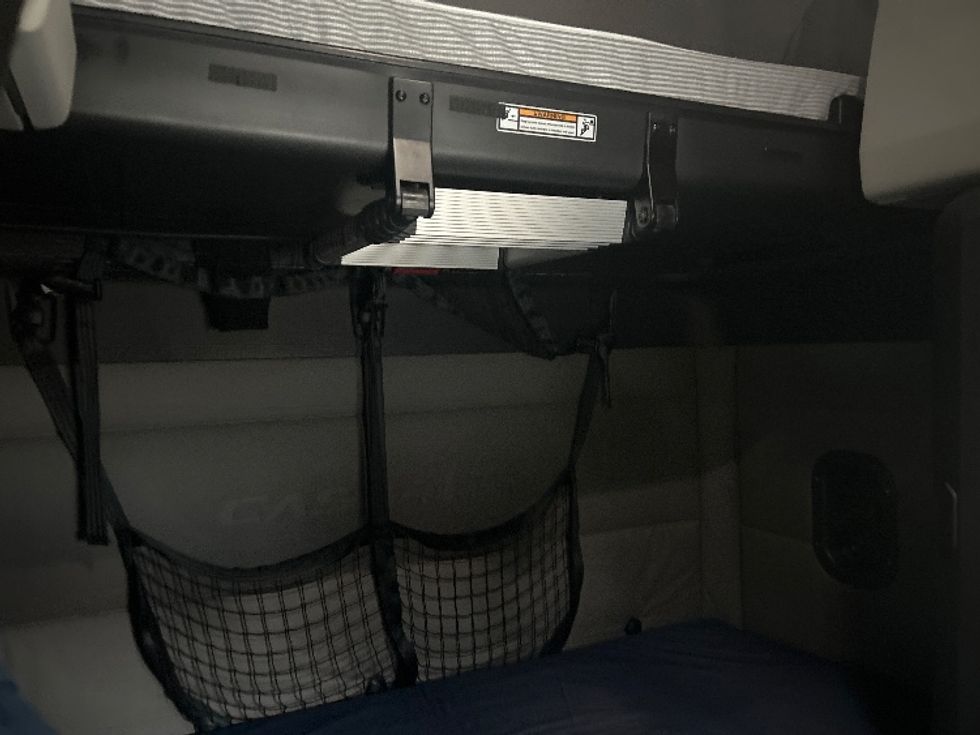 Sleeper Tractor-Heavy Duty Tractors-Freightliner-2021-T12664ST-Montgomery-NY-548,743\n\t\tmiles-$ 58,000 - Image 17