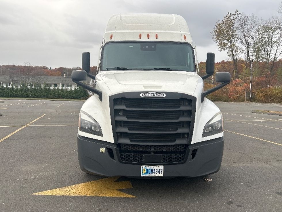 Sleeper Tractor-Heavy Duty Tractors-Freightliner-2021-T12664ST-Montgomery-NY-548,743\n\t\tmiles-$ 58,000 - Image 2