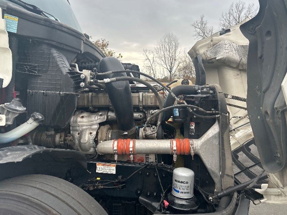 Sleeper Tractor-Heavy Duty Tractors-Freightliner-2021-T12664ST-Montgomery-NY-548,743\n\t\tmiles-$ 58,000 - Image 20