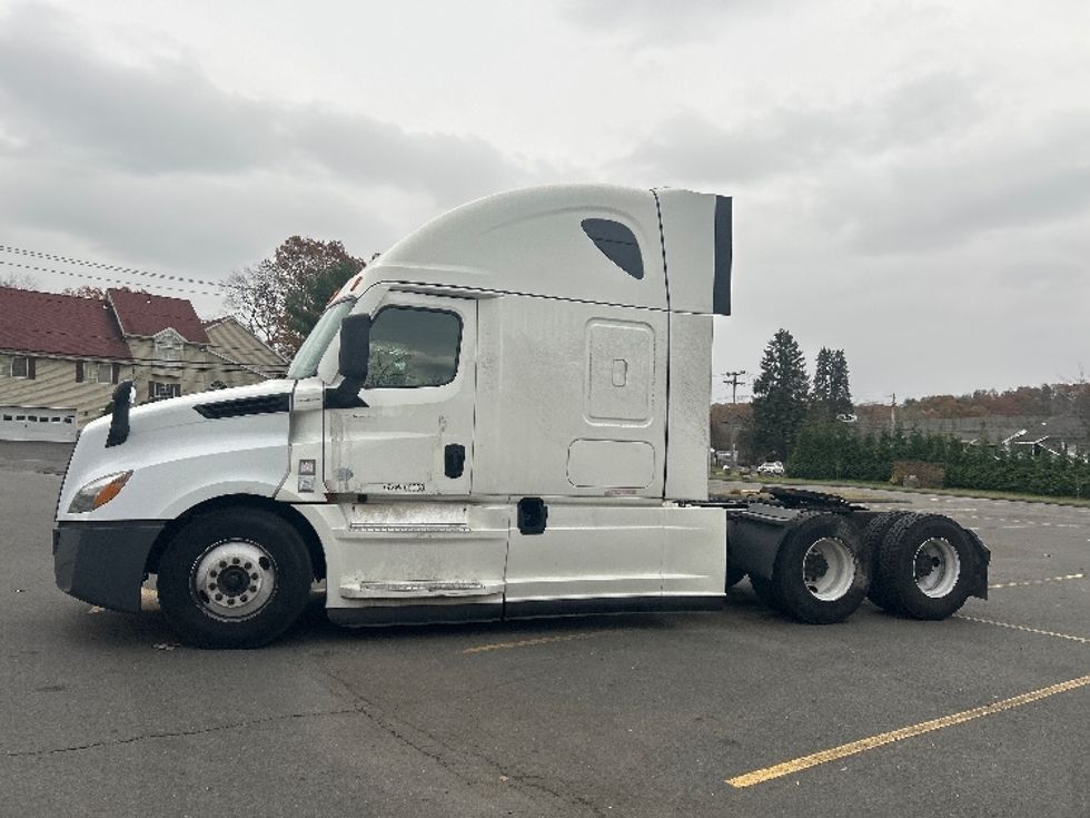 Sleeper Tractor-Heavy Duty Tractors-Freightliner-2021-T12664ST-Montgomery-NY-548,743\n\t\tmiles-$ 58,000 - Image 4