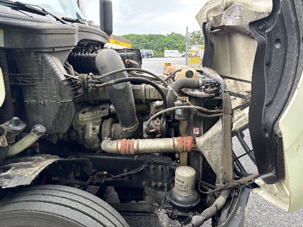 Sleeper Tractor-Heavy Duty Tractors-Freightliner-2021-T12664ST-Montgomery-NY-579,566\n\t\tmiles-$ 59,000 - Image 20