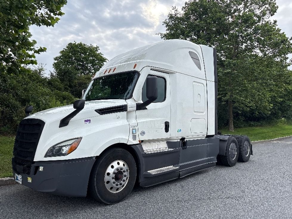 Sleeper Tractor-Heavy Duty Tractors-Freightliner-2021-T12664ST-Montgomery-NY-579,566\n\t\tmiles-$ 59,000 - Image 3