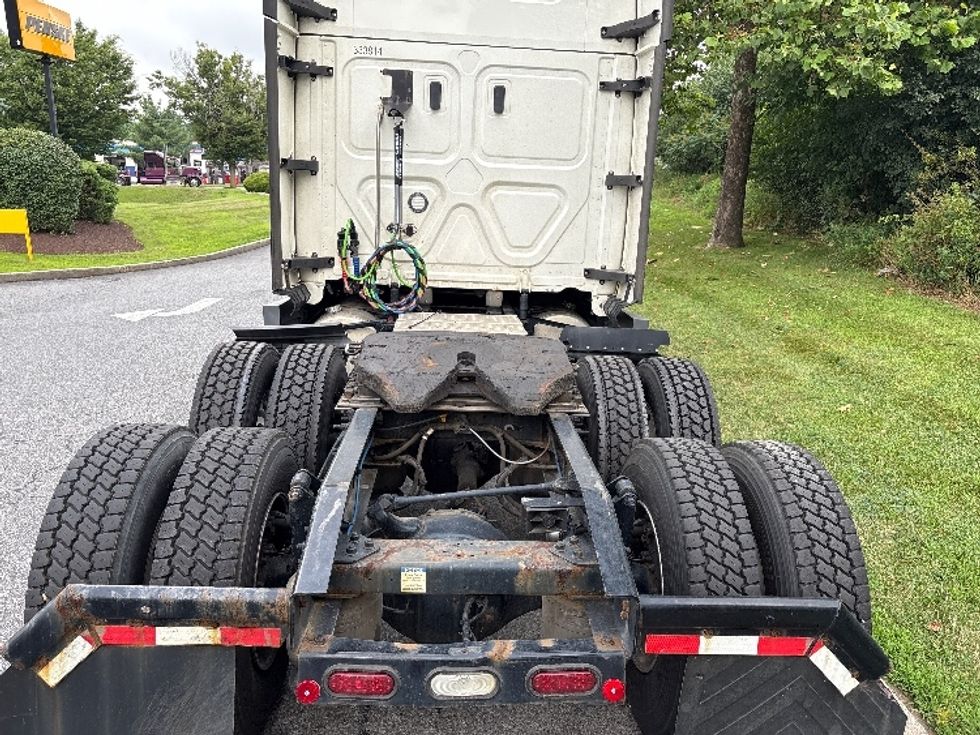 Sleeper Tractor-Heavy Duty Tractors-Freightliner-2021-T12664ST-Montgomery-NY-579,566\n\t\tmiles-$ 59,000 - Image 6