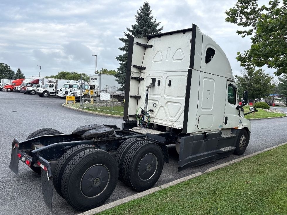Sleeper Tractor-Heavy Duty Tractors-Freightliner-2021-T12664ST-Montgomery-NY-579,566\n\t\tmiles-$ 59,000 - Image 7