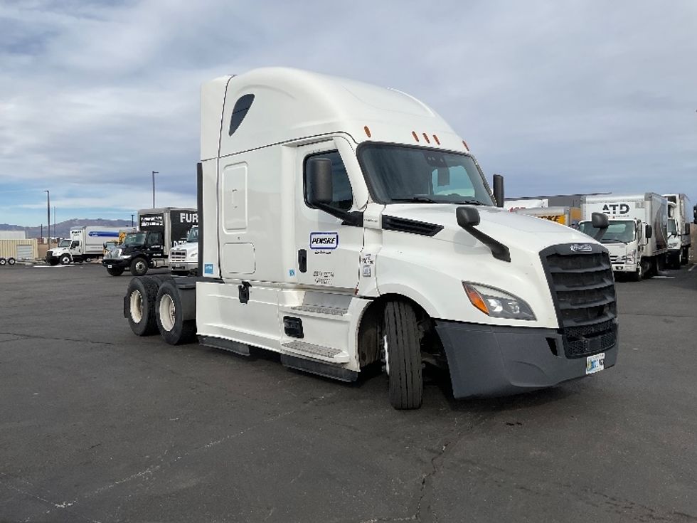 Sleeper Tractor-Heavy Duty Tractors-Freightliner-2021-T12664ST-Montgomery-NY-670,823\n\t\tmiles-$ 47,250 - Image 1