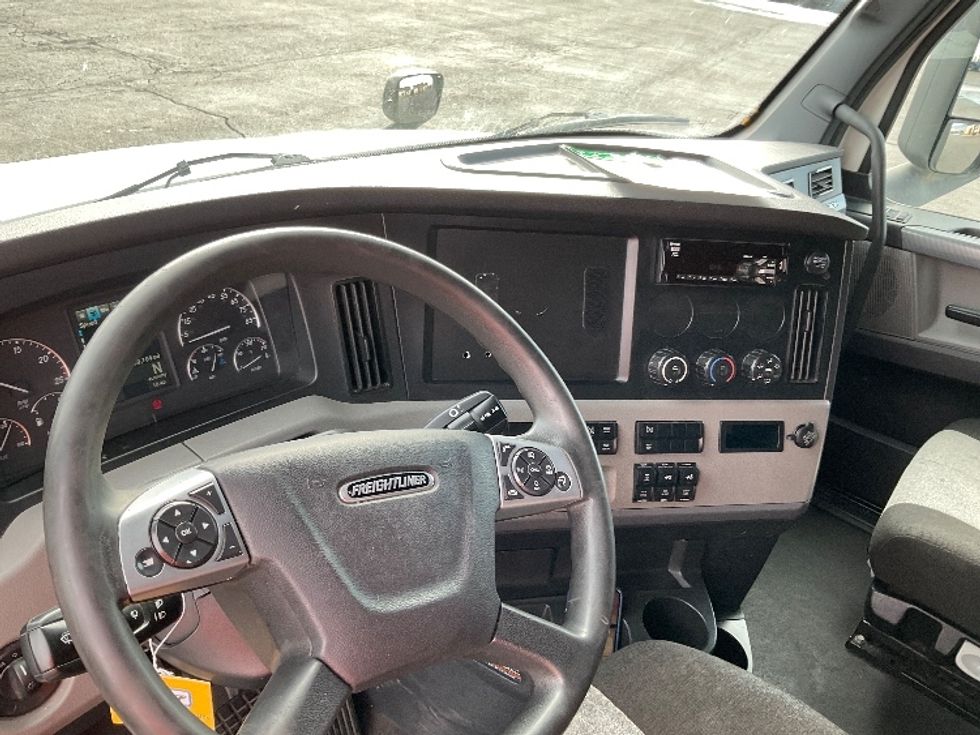 Sleeper Tractor-Heavy Duty Tractors-Freightliner-2021-T12664ST-Montgomery-NY-670,823\n\t\tmiles-$ 47,250 - Image 11