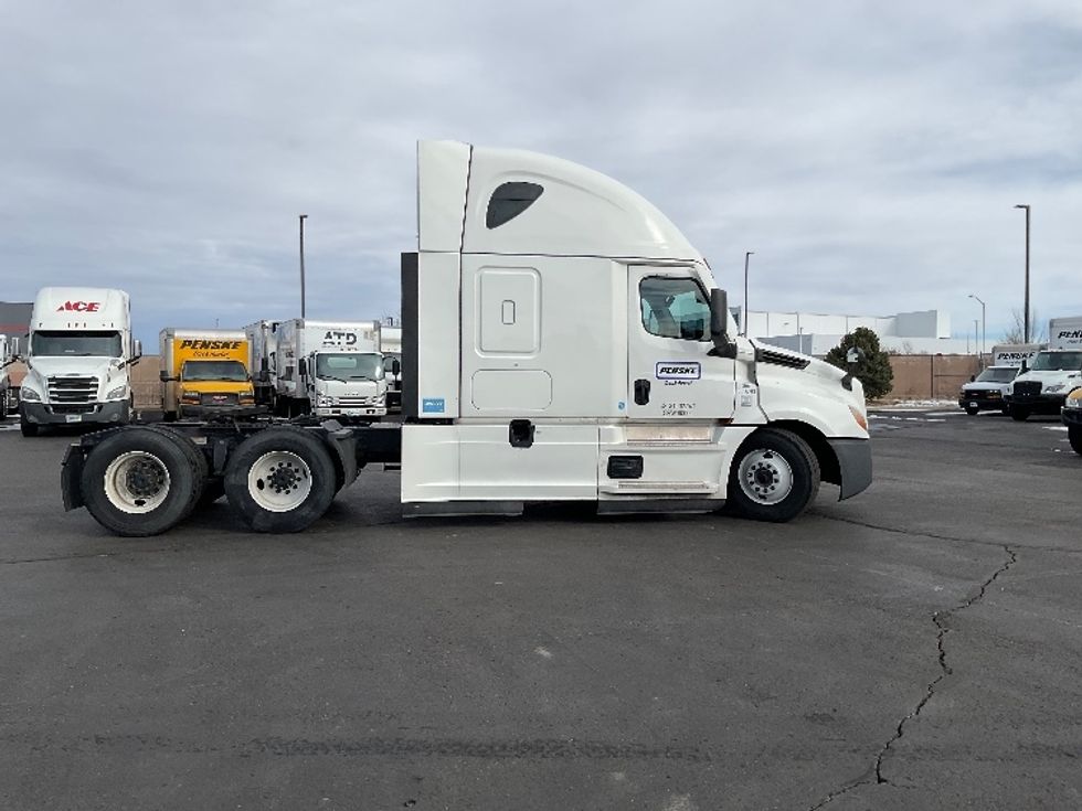 Sleeper Tractor-Heavy Duty Tractors-Freightliner-2021-T12664ST-Montgomery-NY-670,823\n\t\tmiles-$ 47,250 - Image 8