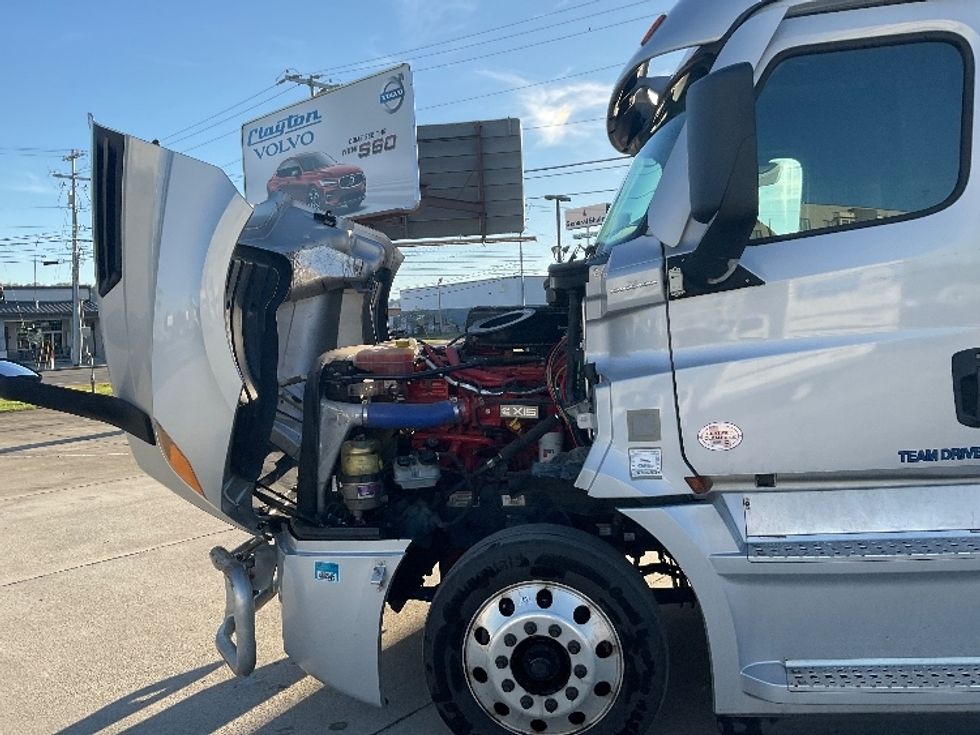 Sleeper Tractor-Heavy Duty Tractors-Freightliner-2021-T12664ST-Morristown-TN-326,833\n\t\tmiles-$ 88,500 - Image 21