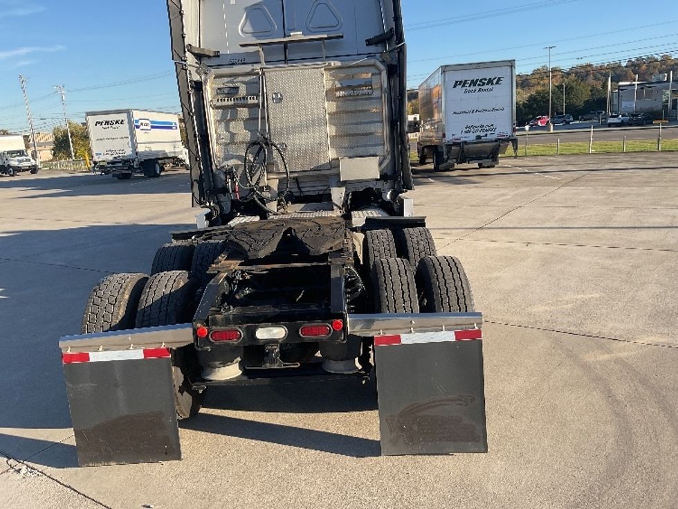 Sleeper Tractor-Heavy Duty Tractors-Freightliner-2021-T12664ST-Morristown-TN-326,833\n\t\tmiles-$ 88,500 - Image 6