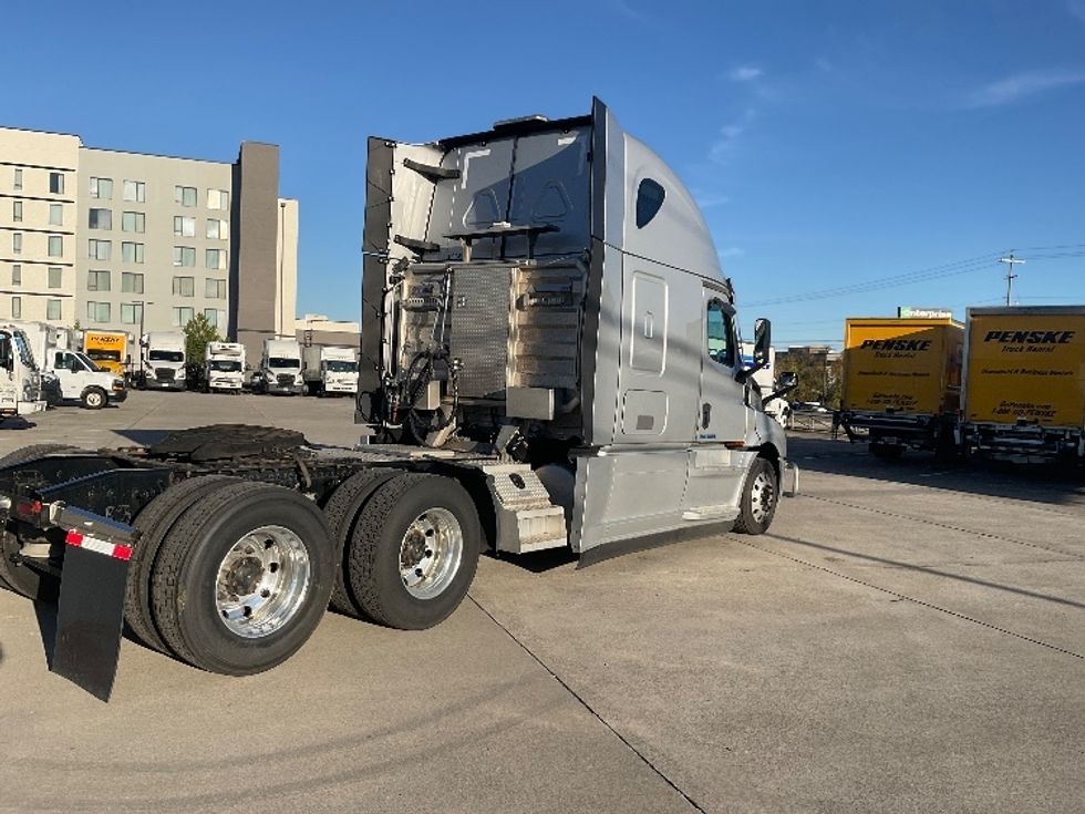 Sleeper Tractor-Heavy Duty Tractors-Freightliner-2021-T12664ST-Morristown-TN-326,833\n\t\tmiles-$ 88,500 - Image 7