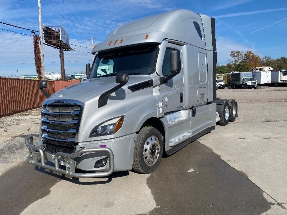 Sleeper Tractor-Heavy Duty Tractors-Freightliner-2021-T12664ST-Morristown-TN-406,663\n\t\tmiles-$ 82,500 - Image 3