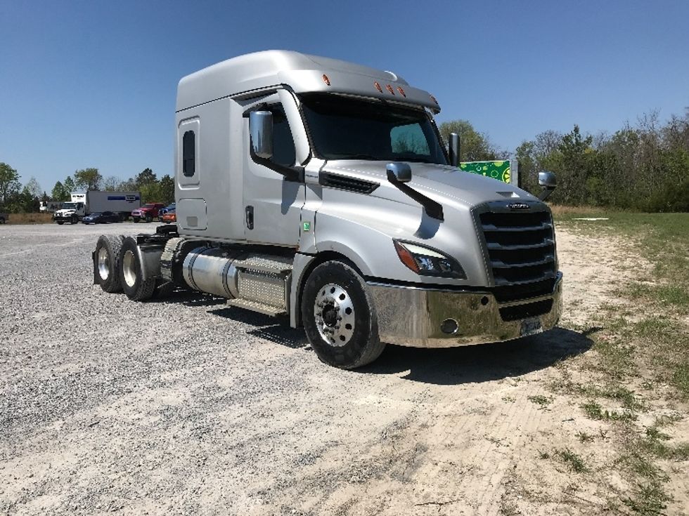 Sleeper Tractor-Heavy Duty Tractors-Freightliner-2021-T12664ST-Morristown-TN-446,193\n\t\tmiles-$ 63,250 - Image 1