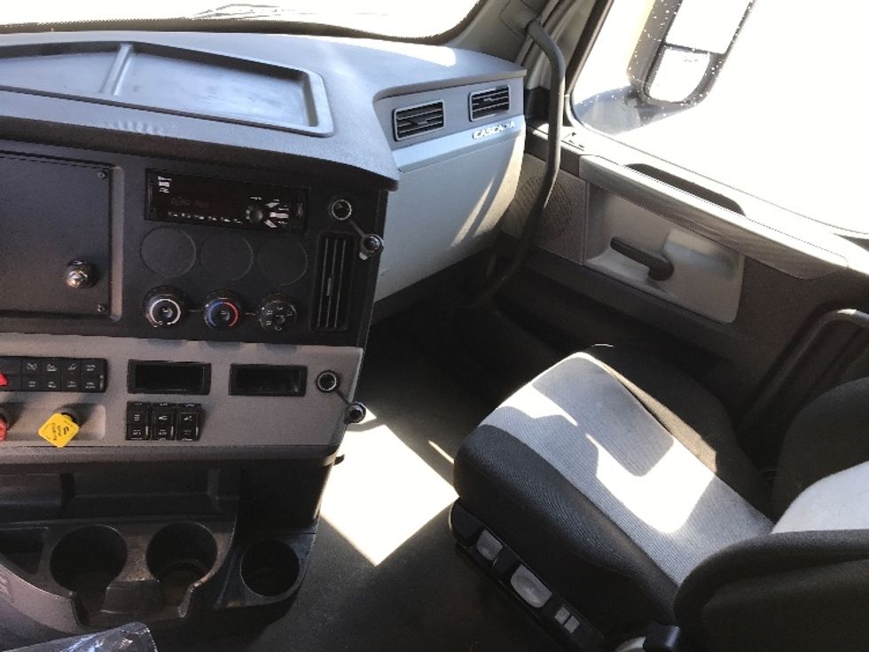 Sleeper Tractor-Heavy Duty Tractors-Freightliner-2021-T12664ST-Morristown-TN-446,193\n\t\tmiles-$ 63,250 - Image 12