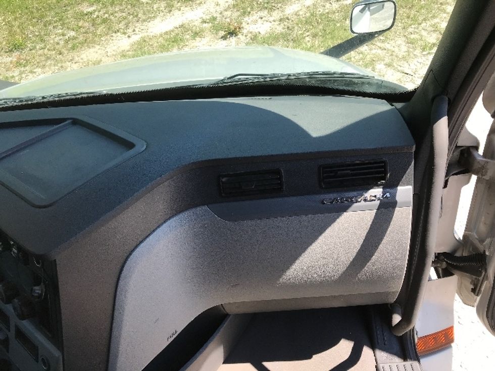 Sleeper Tractor-Heavy Duty Tractors-Freightliner-2021-T12664ST-Morristown-TN-446,193\n\t\tmiles-$ 63,250 - Image 14
