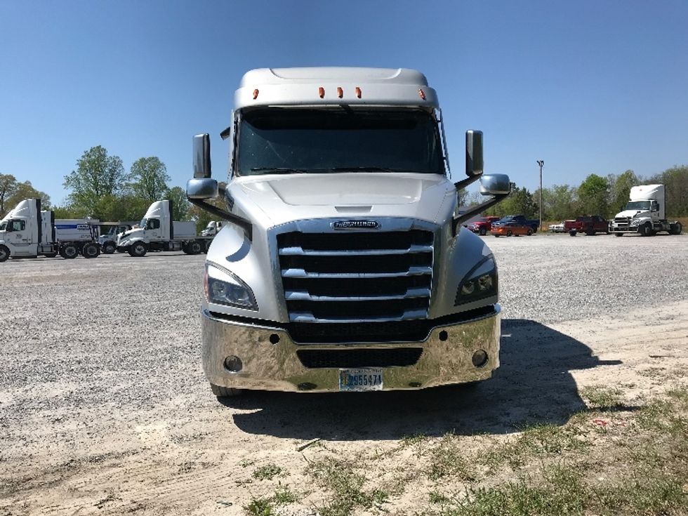 Sleeper Tractor-Heavy Duty Tractors-Freightliner-2021-T12664ST-Morristown-TN-446,193\n\t\tmiles-$ 63,250 - Image 2