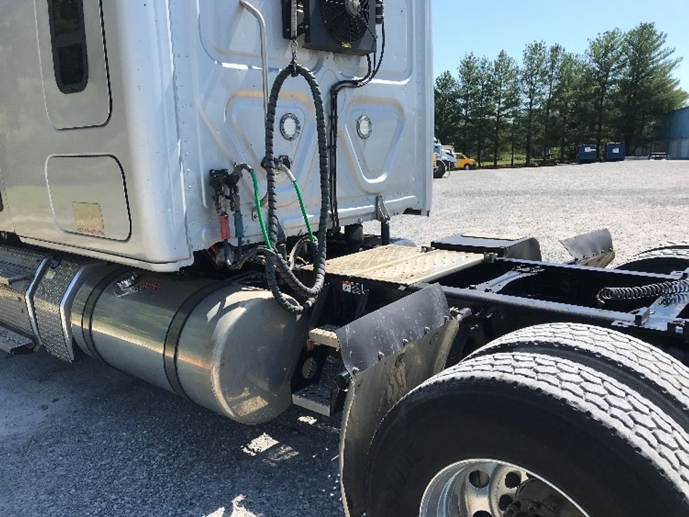 Sleeper Tractor-Heavy Duty Tractors-Freightliner-2021-T12664ST-Morristown-TN-446,193\n\t\tmiles-$ 63,250 - Image 21