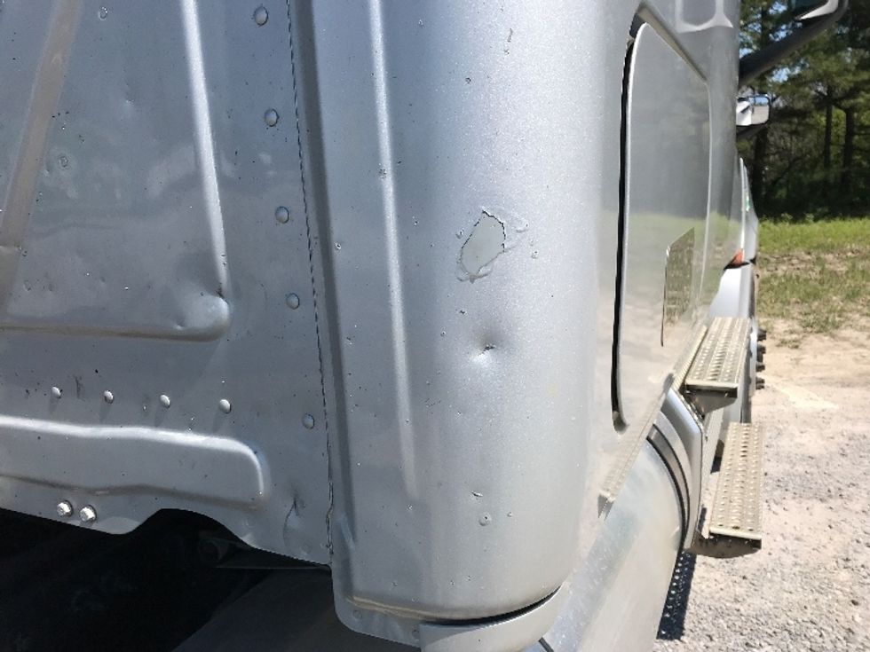 Sleeper Tractor-Heavy Duty Tractors-Freightliner-2021-T12664ST-Morristown-TN-446,193\n\t\tmiles-$ 63,250 - Image 23