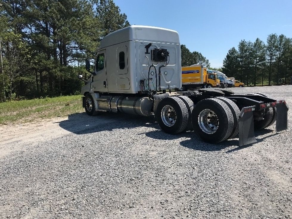 Sleeper Tractor-Heavy Duty Tractors-Freightliner-2021-T12664ST-Morristown-TN-446,193\n\t\tmiles-$ 63,250 - Image 5