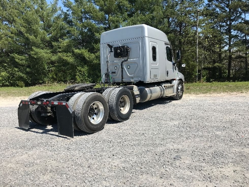Sleeper Tractor-Heavy Duty Tractors-Freightliner-2021-T12664ST-Morristown-TN-446,193\n\t\tmiles-$ 63,250 - Image 7