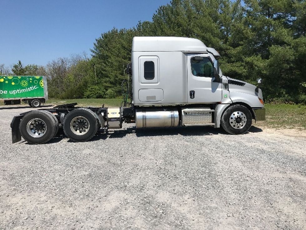 Sleeper Tractor-Heavy Duty Tractors-Freightliner-2021-T12664ST-Morristown-TN-446,193\n\t\tmiles-$ 63,250 - Image 8