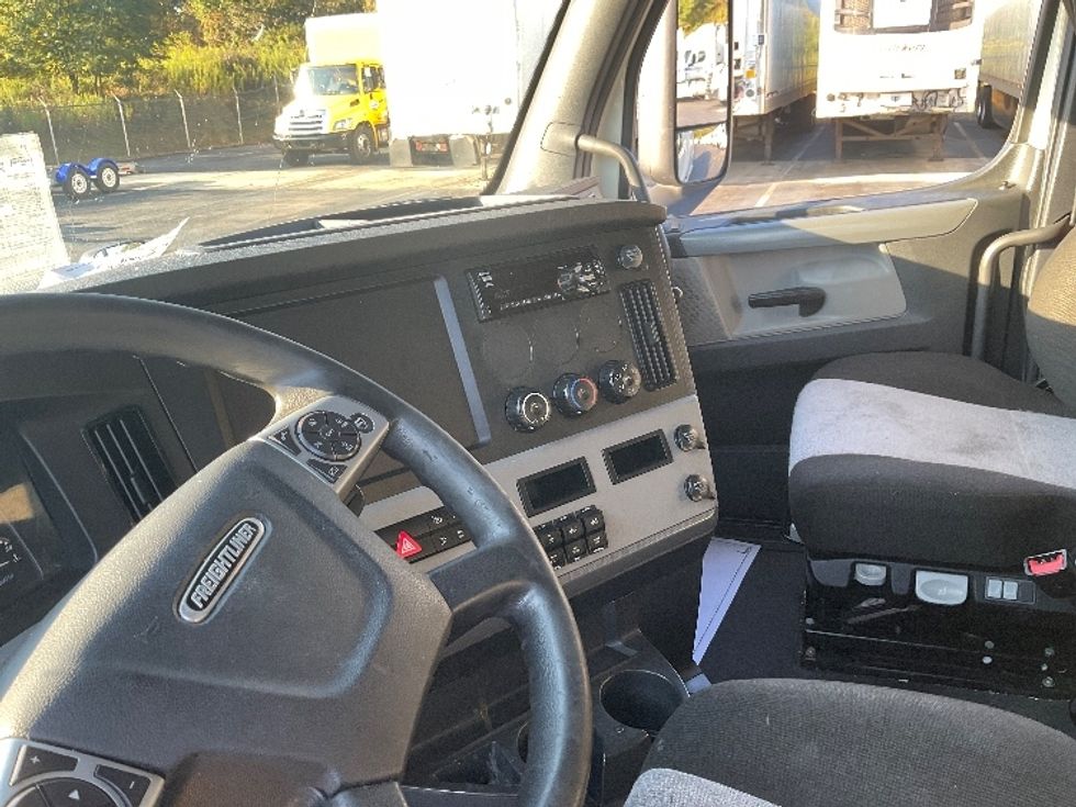 Sleeper Tractor-Heavy Duty Tractors-Freightliner-2021-T12664ST-Mount Pleasant-PA-559,959\n\t\tmiles-$ 52,750 - Image 10