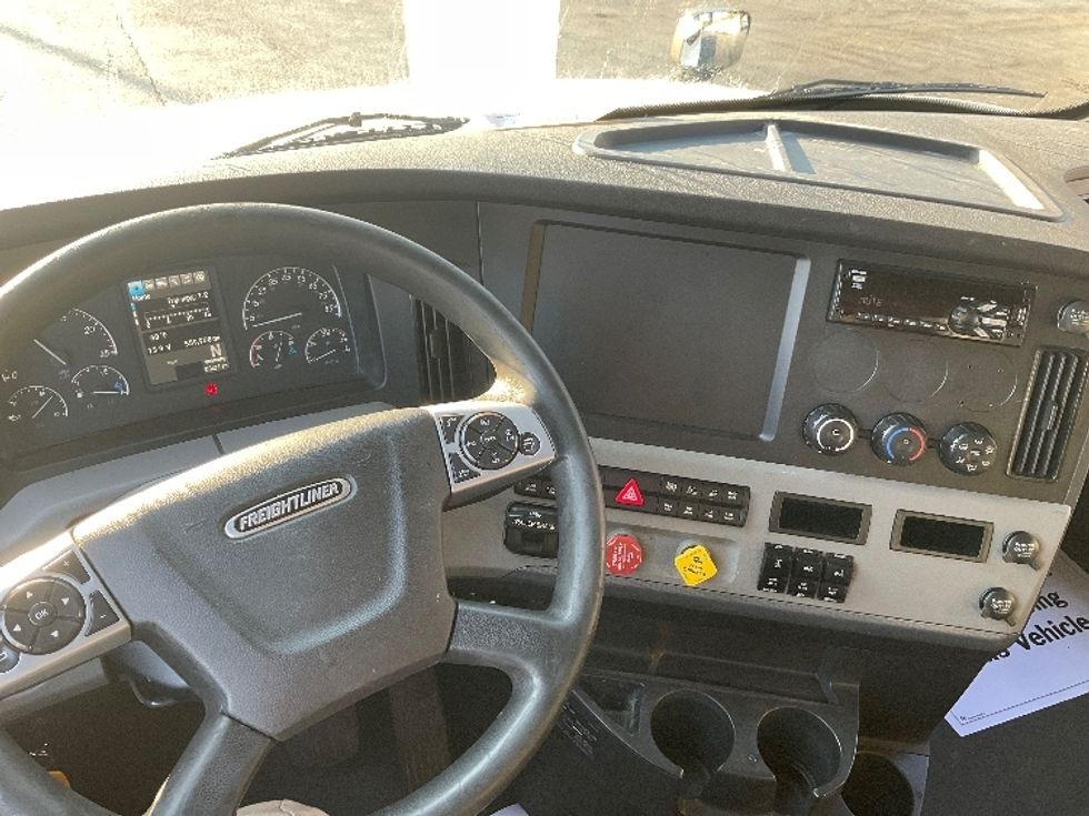 Sleeper Tractor-Heavy Duty Tractors-Freightliner-2021-T12664ST-Mount Pleasant-PA-559,959\n\t\tmiles-$ 52,750 - Image 11